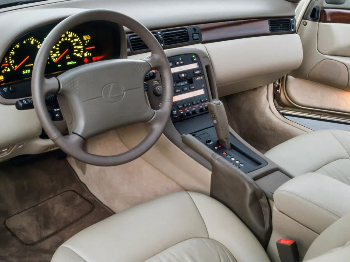 Lexus SC I — Sükan
