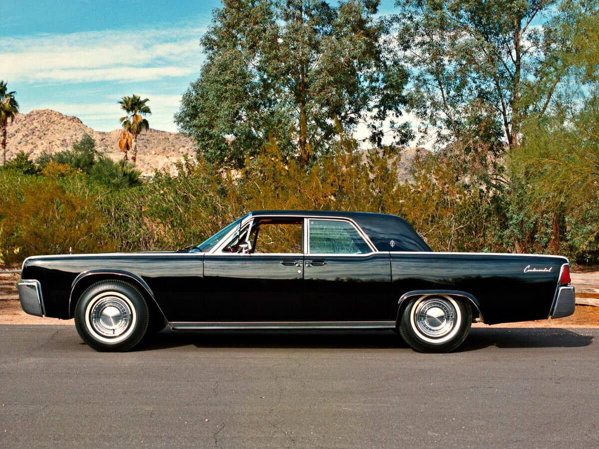 Lincoln Continental IV — Yandan