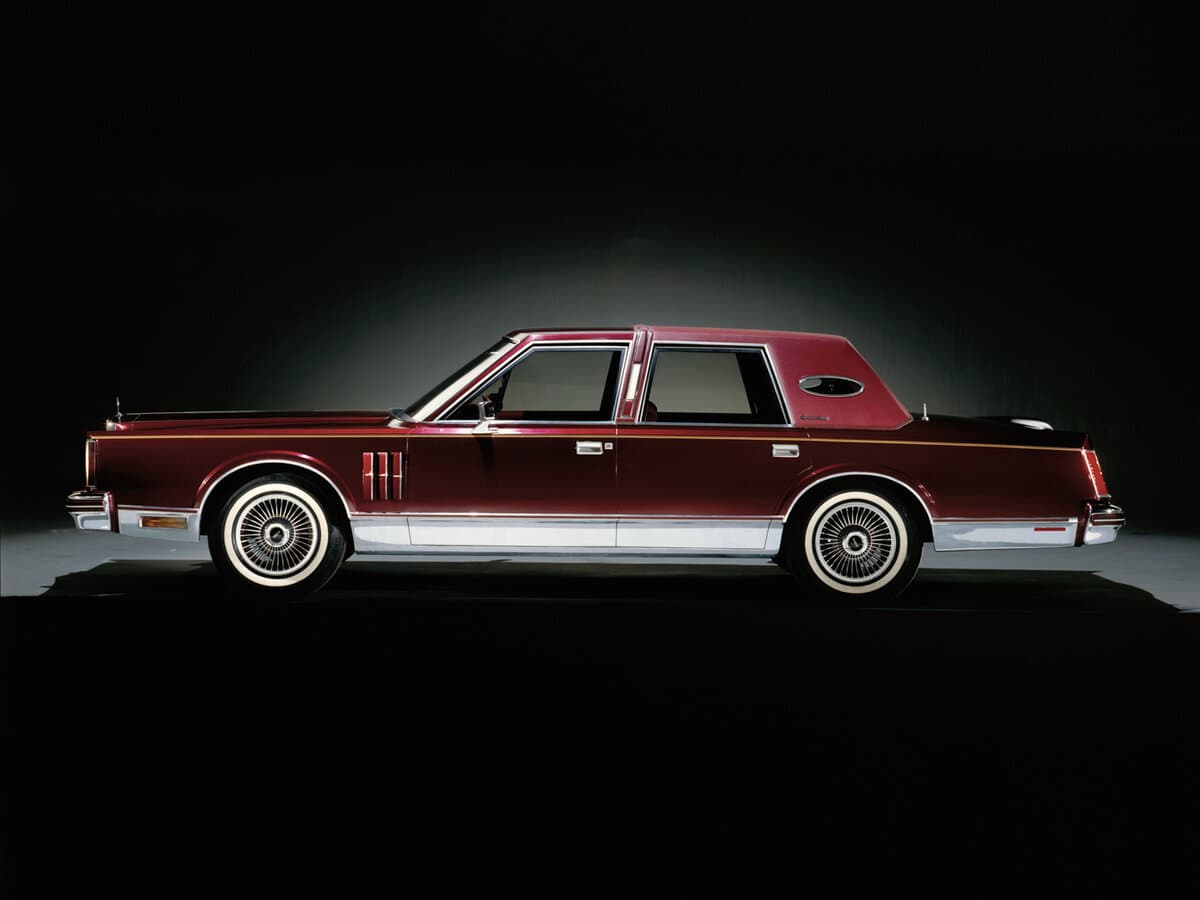 Lincoln Continental VI — Yandan
