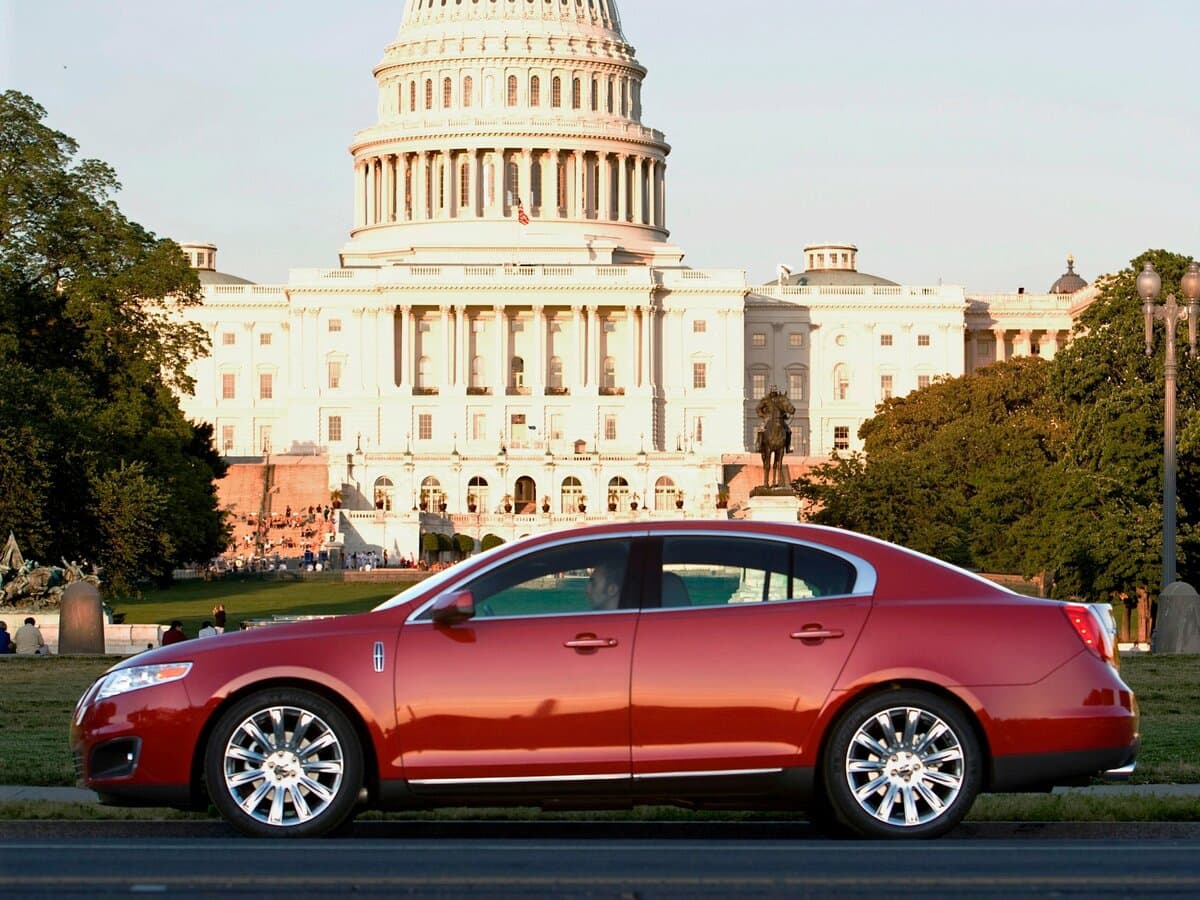 Lincoln MKS I — Yandan