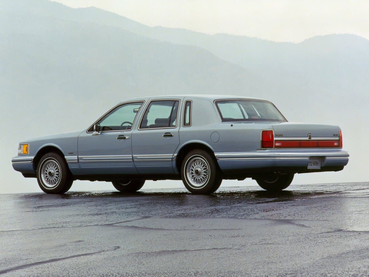 Lincoln Town Car II — 3/4 arxadan