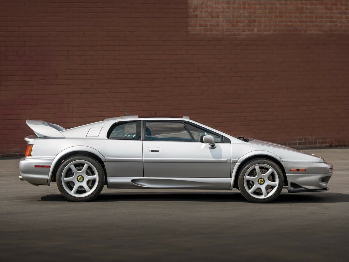 Lotus Esprit V — Yandan