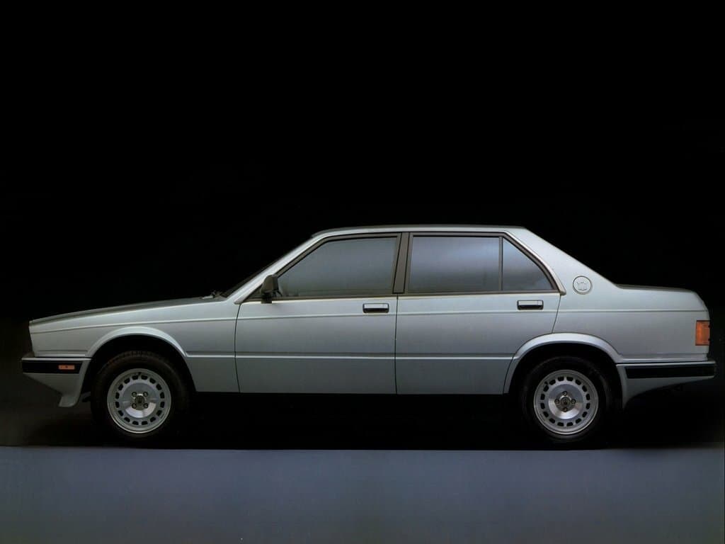 Maserati 420 1985 – 1994 — yandan görünüş