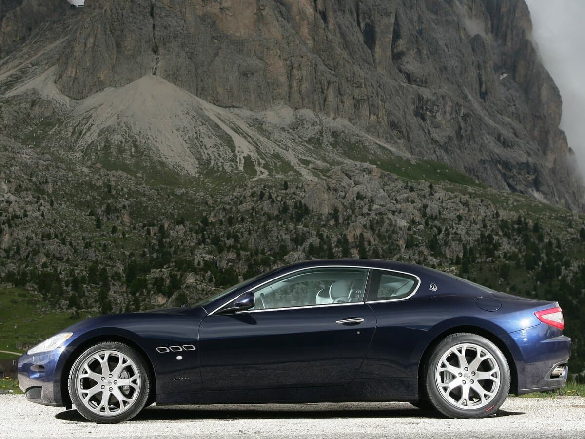Maserati GranTurismo I — Yandan