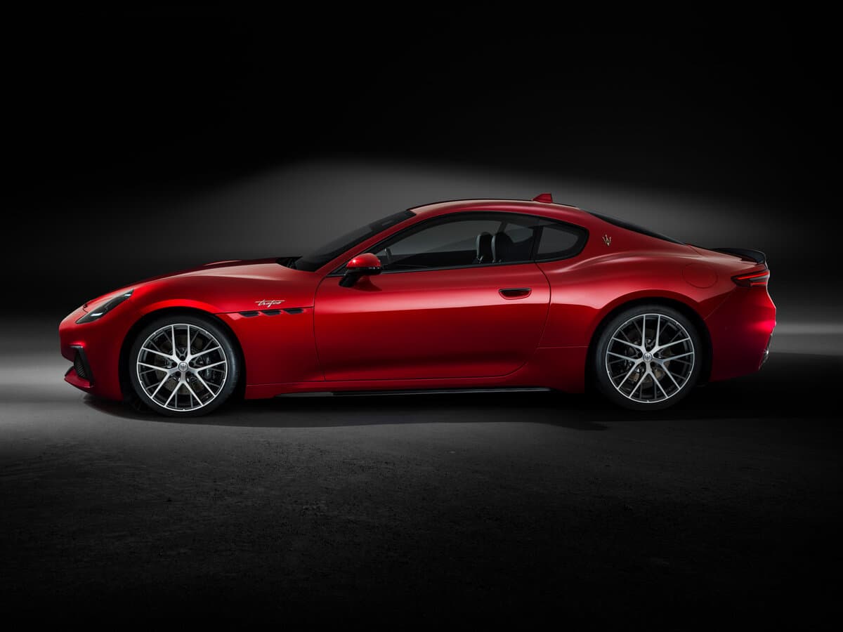 Maserati GranTurismo II — Yandan