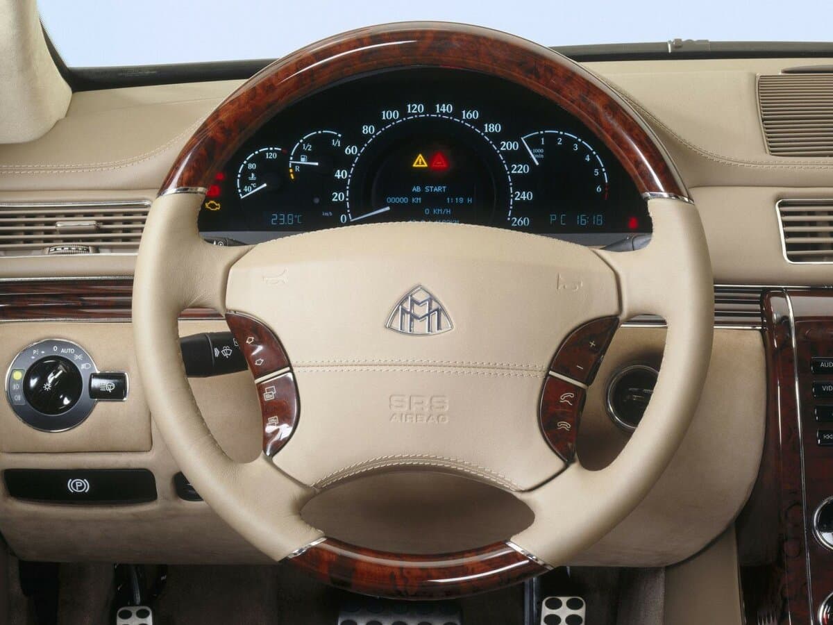 Maybach 62 I — Sükan