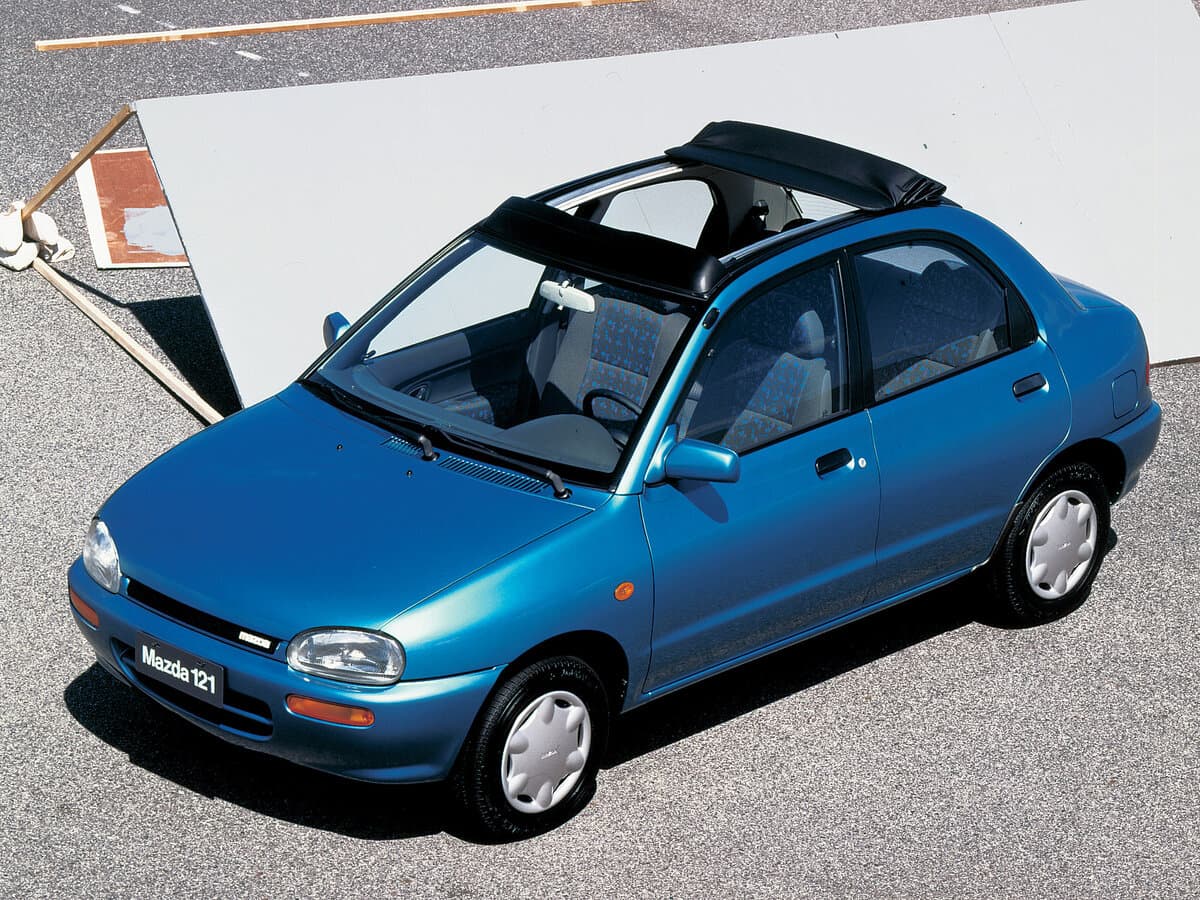 Mazda 121 II — 3/4 arxadan