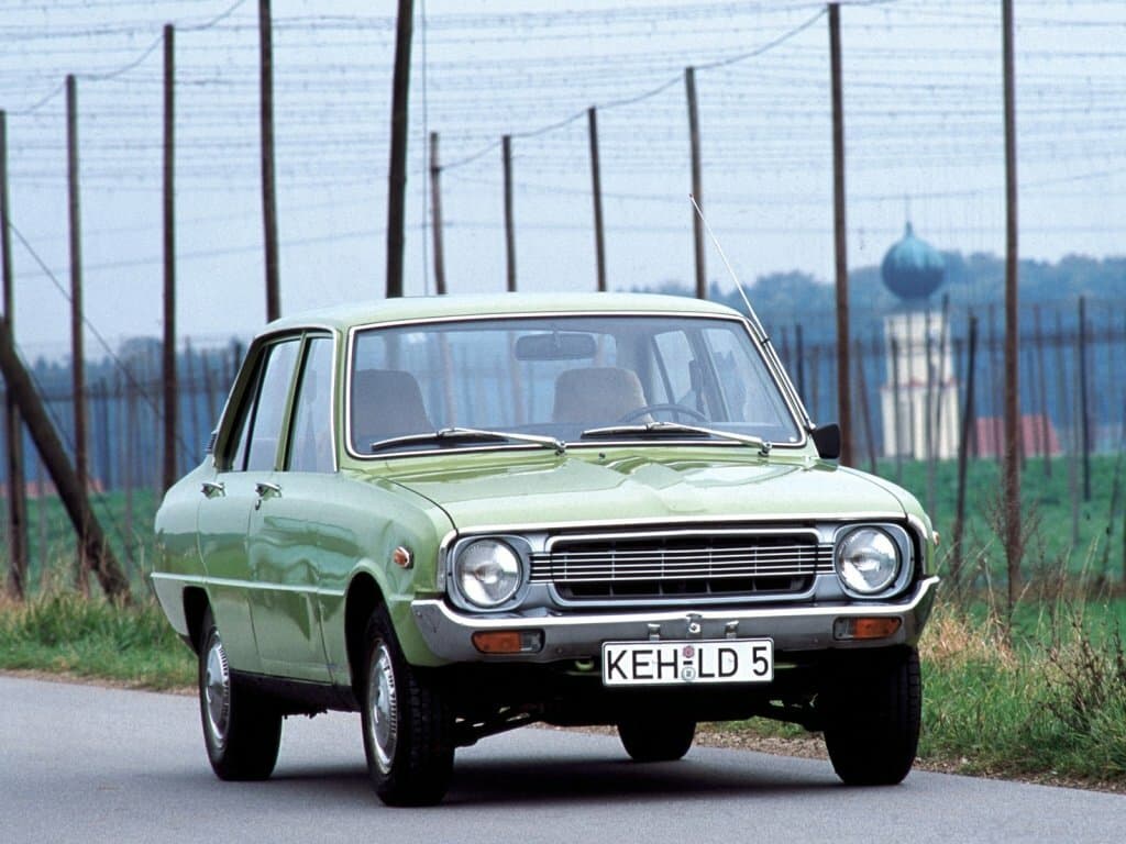 Mazda 1300 1975 – 1977 — öndən görünüş