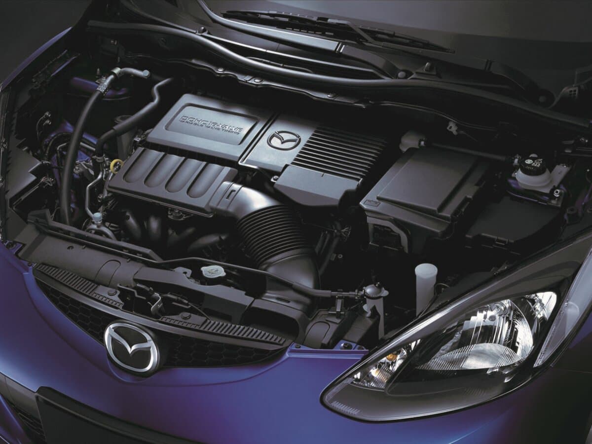 Mazda 2 II (DE) — Salon, öndən