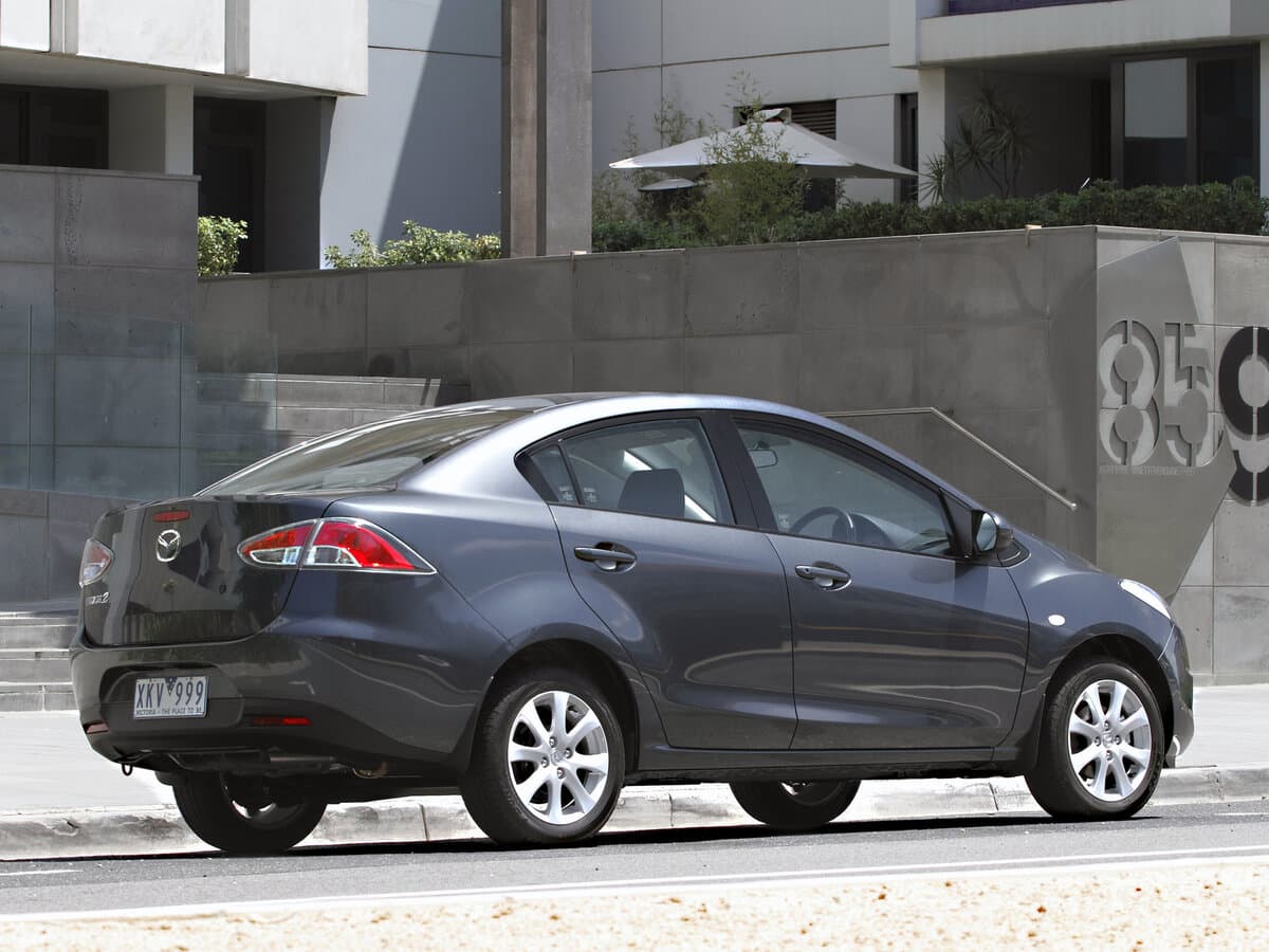 Mazda 2 II Restayling (DE2) — 3/4 arxadan