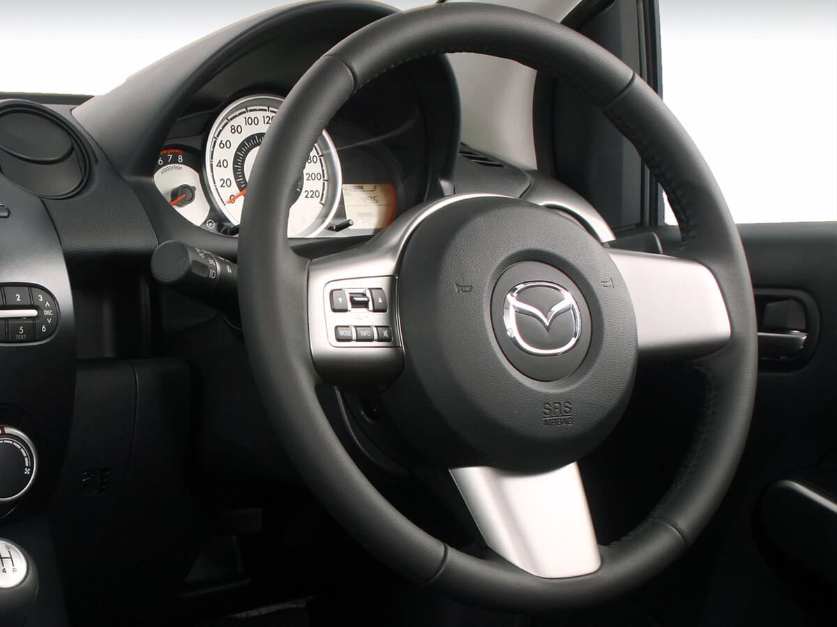 Mazda 2 II Restayling (DE2) — Sükan