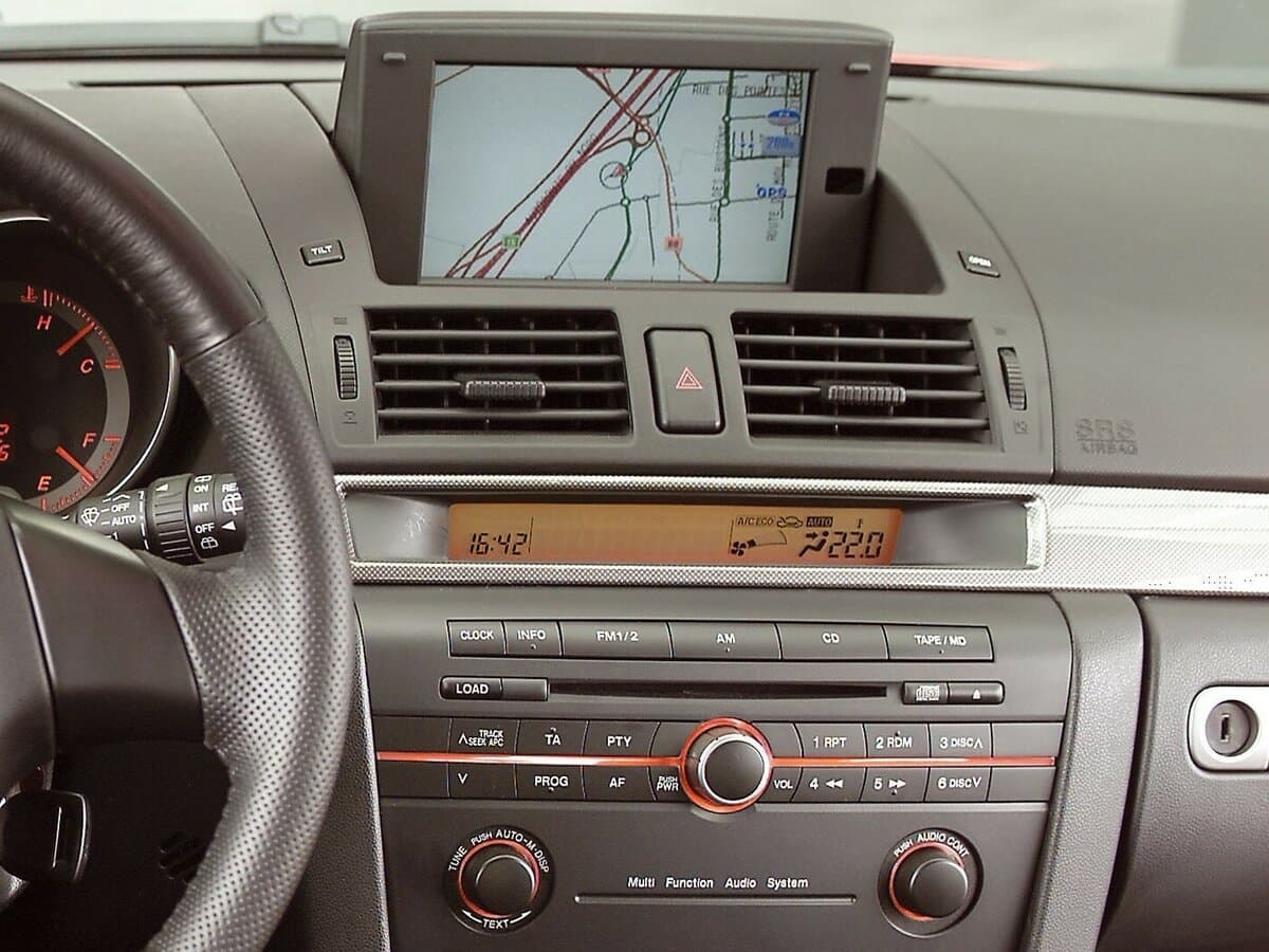 Mazda 3 I (BK) — Salon, arxadan