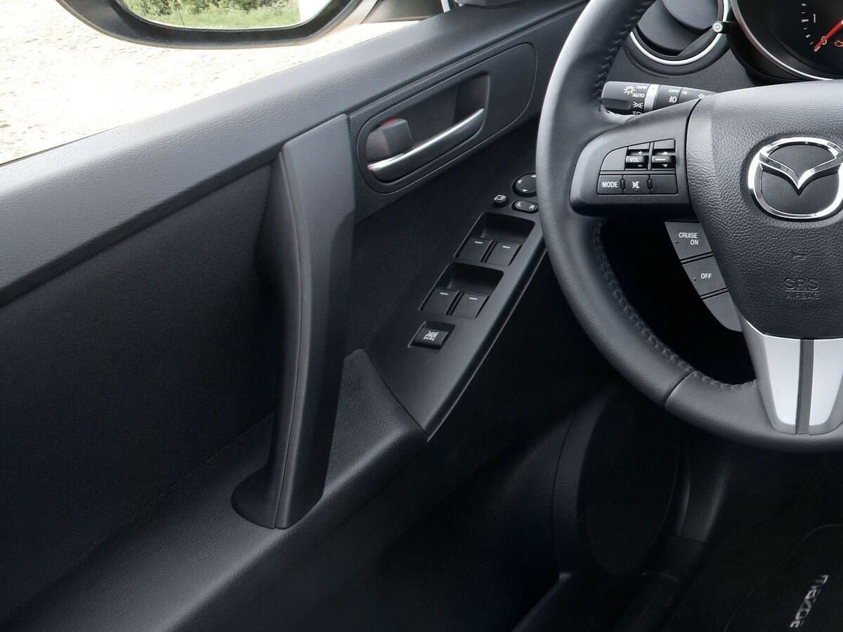 Mazda 3 II (BL) — Qapı
