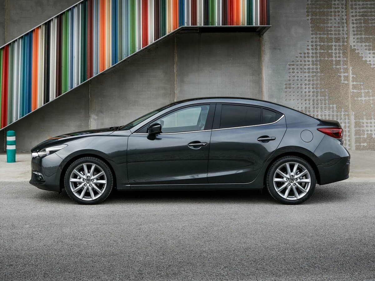 Mazda 3 III (BM) Restayling — Yandan