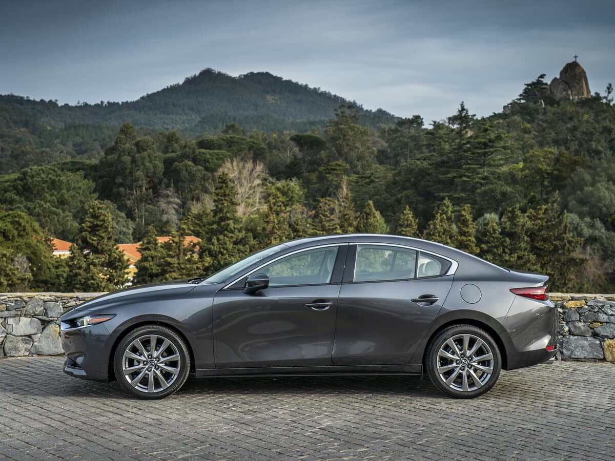 Mazda 3 IV (BP) — Yandan
