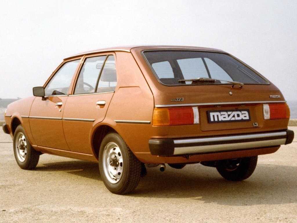 Mazda 323 I (FA) — 3/4 arxadan