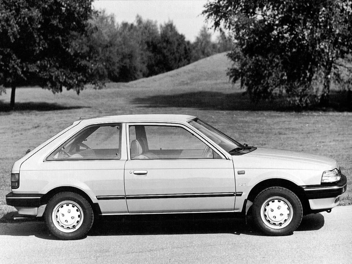 Mazda 323 III (BF) — Yandan