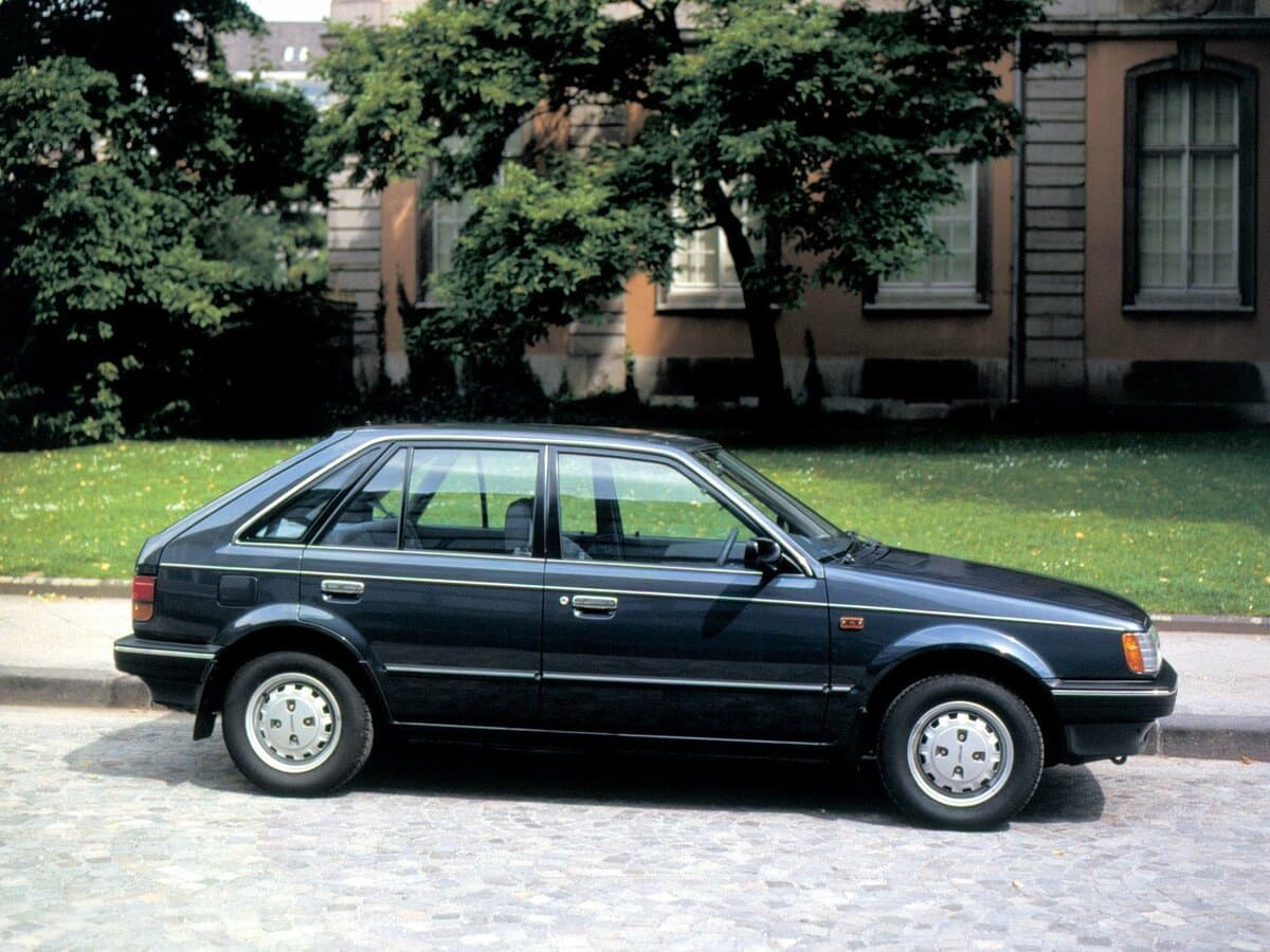 Mazda 323 III (BF) — Yandan