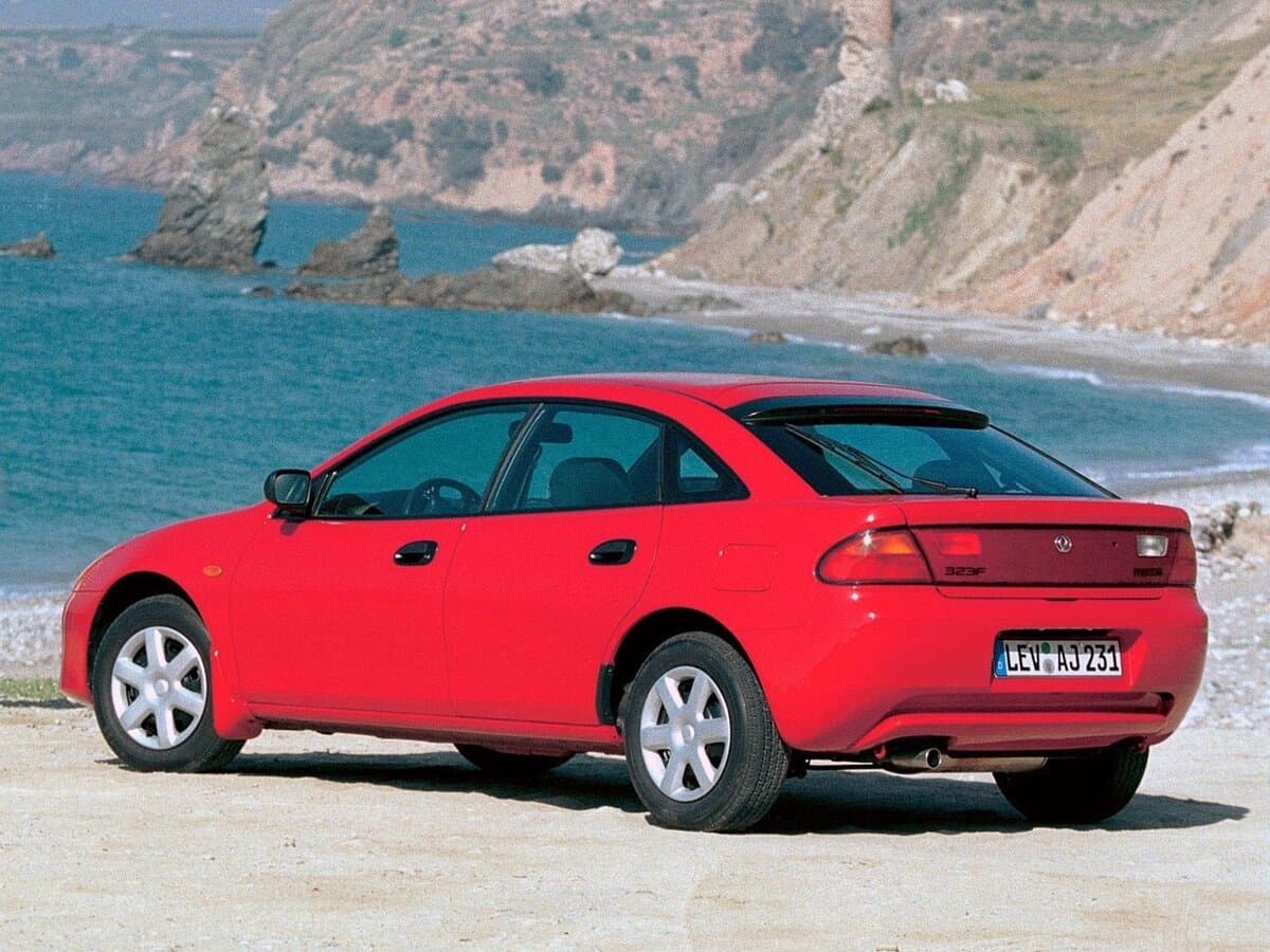 Mazda 323 V (BA) — 3/4 arxadan