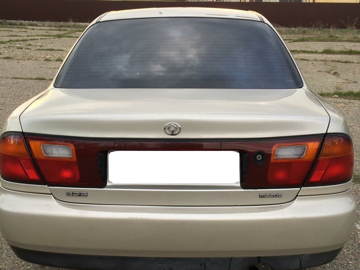 Mazda 323 V (BA) — Arxadan