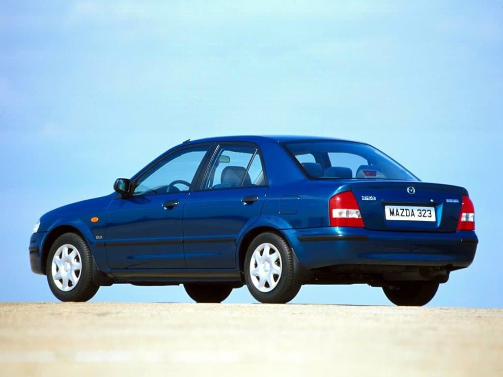 Mazda 323 VI (BJ) — 3/4 arxadan