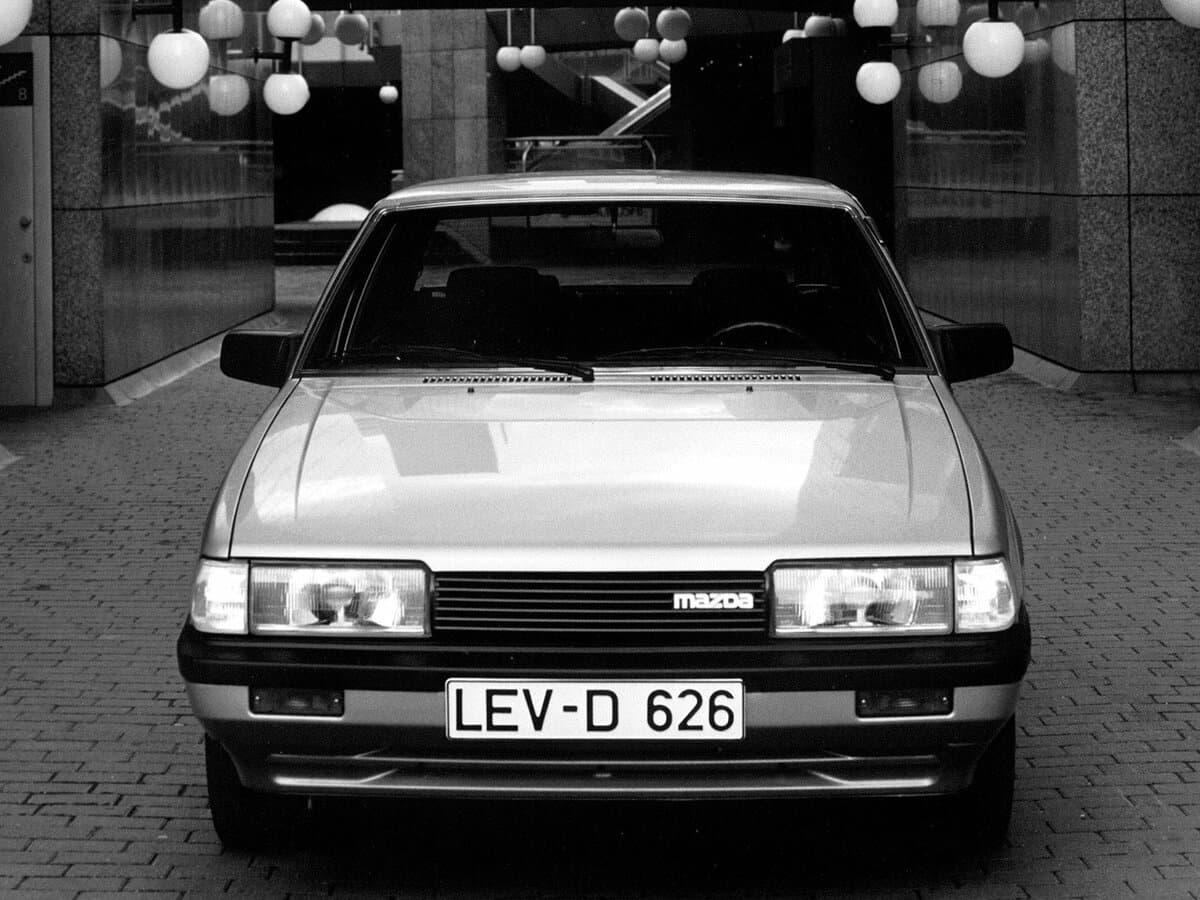 Mazda 626 II (GC) — öndən görünüş