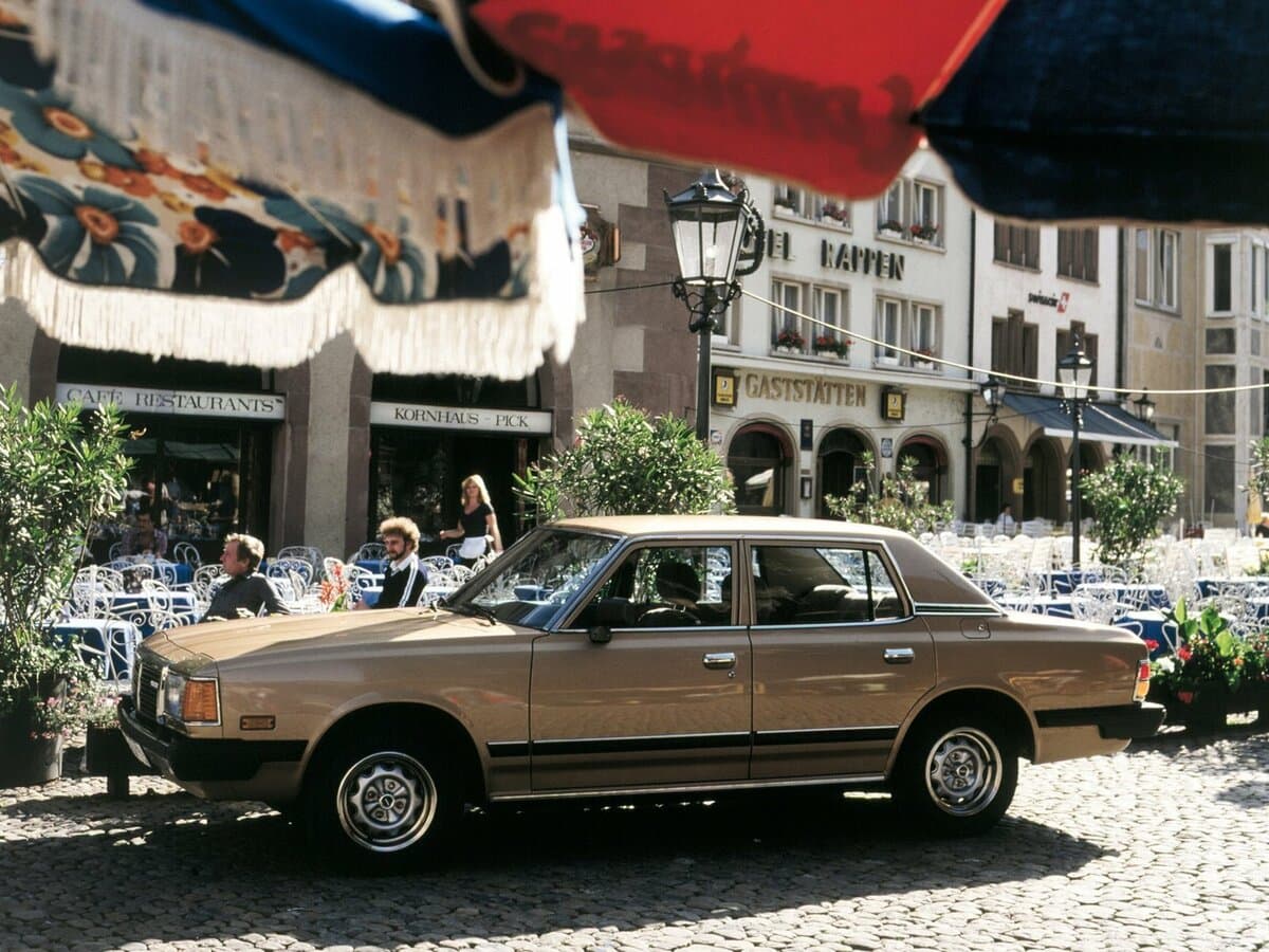 Mazda 929 LA4 — Yandan