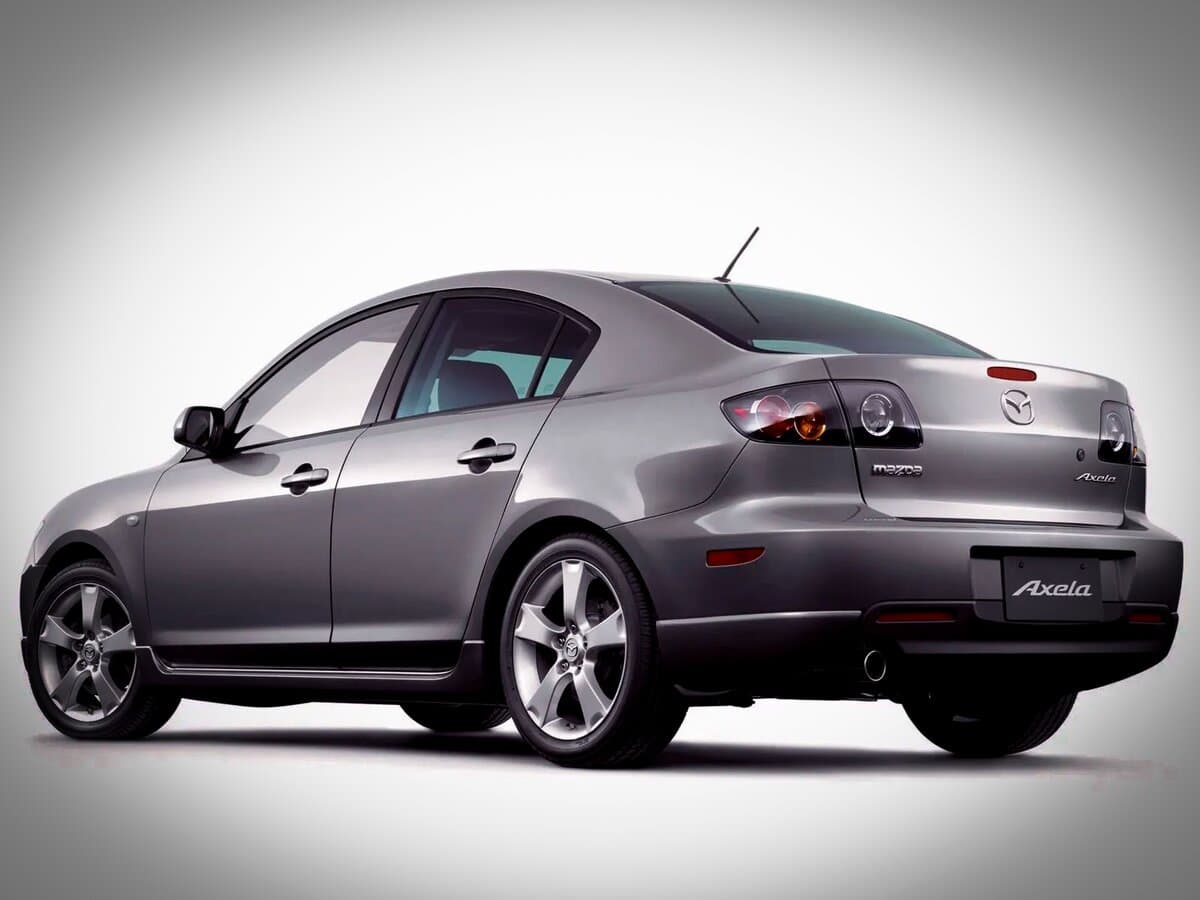 Mazda Axela I — 3/4 arxadan