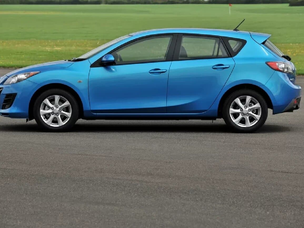 Mazda Axela II — Yandan