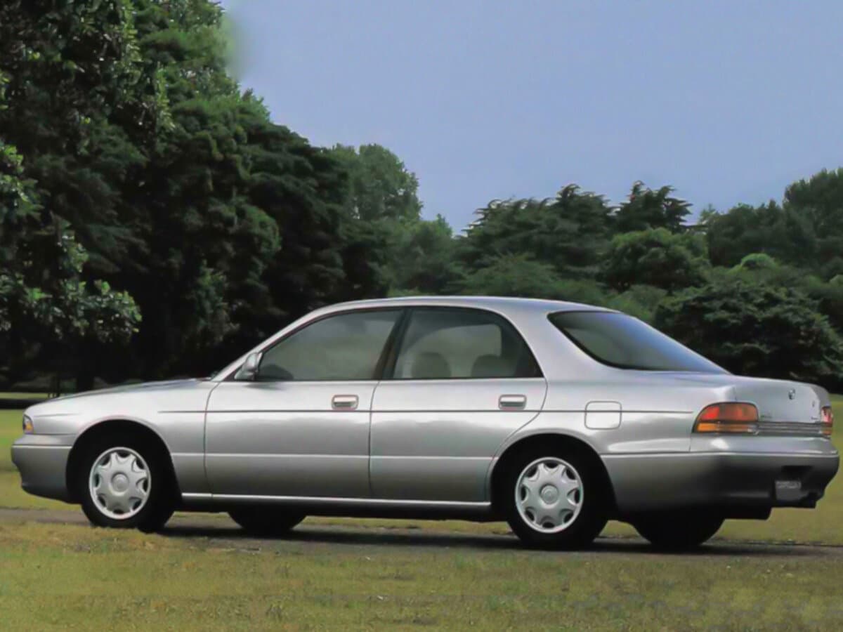 Mazda Capella V — 3/4 arxadan