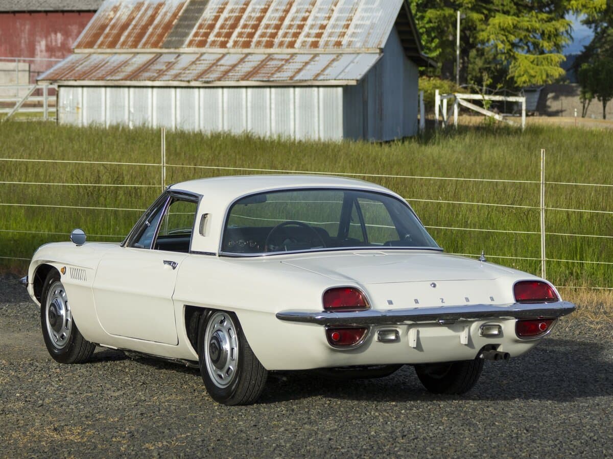 Mazda Cosmo L10 — 3/4 arxadan