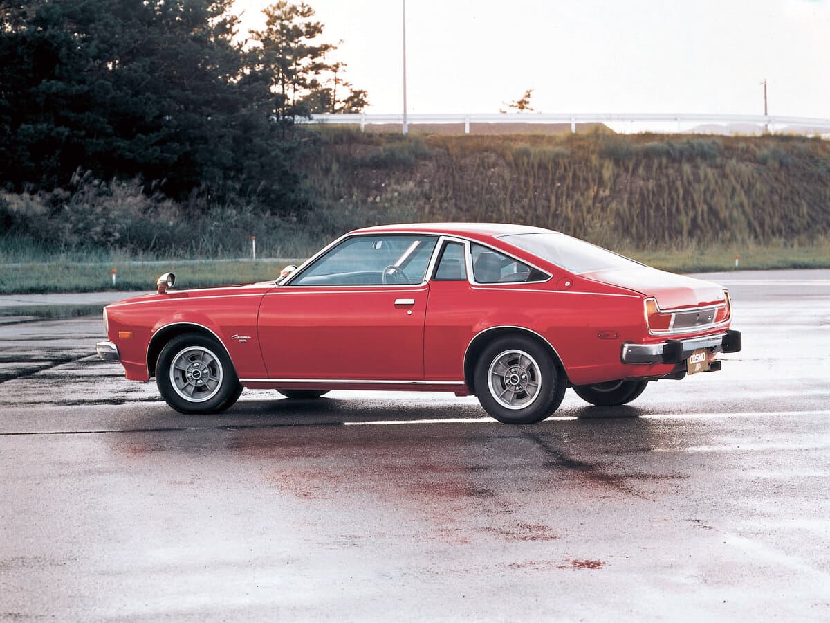Mazda Cosmo CD — Yandan