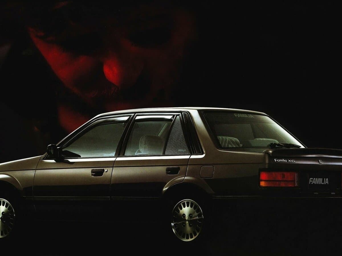 Mazda Familia V (BF) — 3/4 arxadan