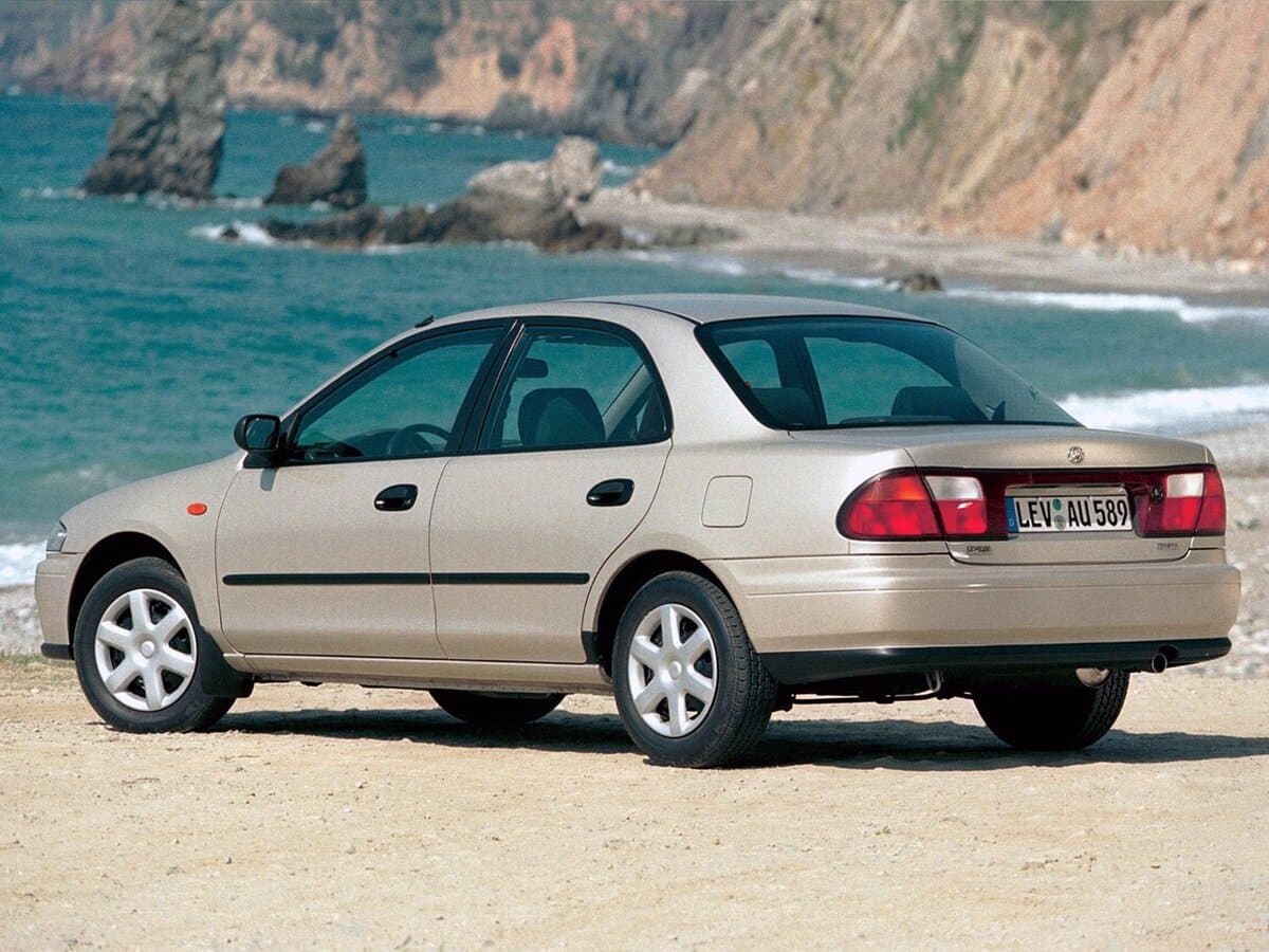 Mazda Familia VII (BH) — 3/4 arxadan