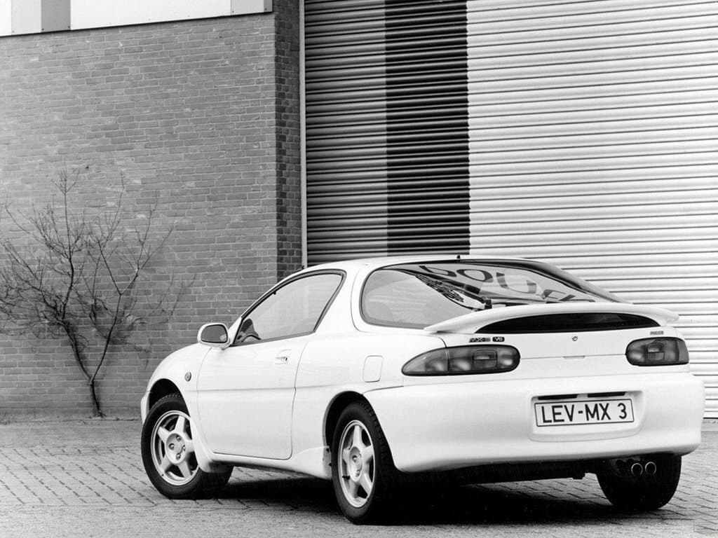 Mazda MX-3 I — 3/4 arxadan