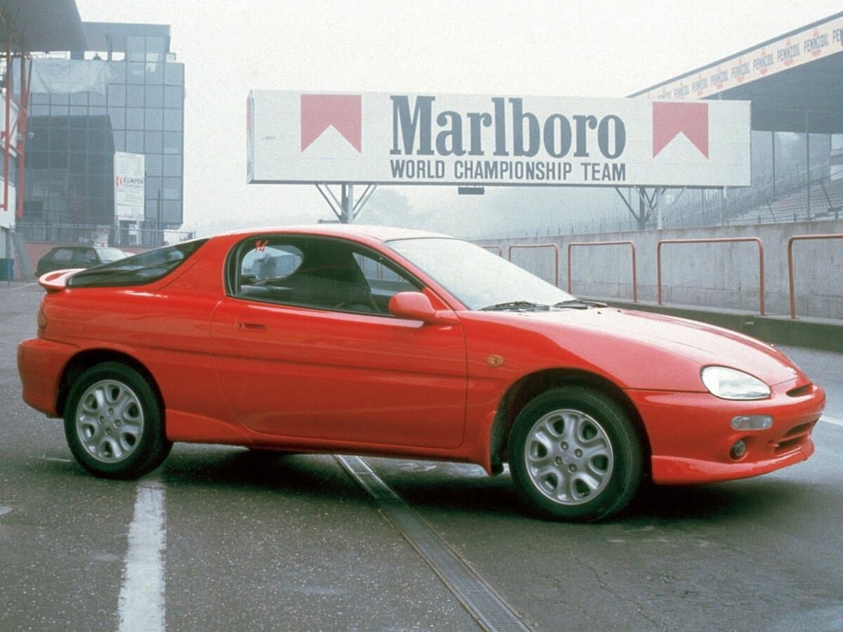 Mazda MX-3 I — Yandan