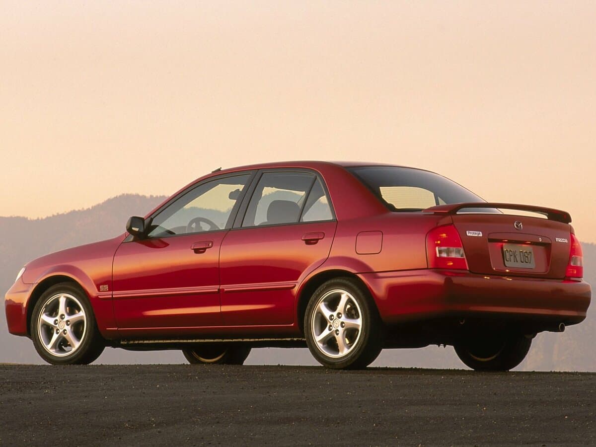 Mazda Protege III (BJ) — 3/4 arxadan
