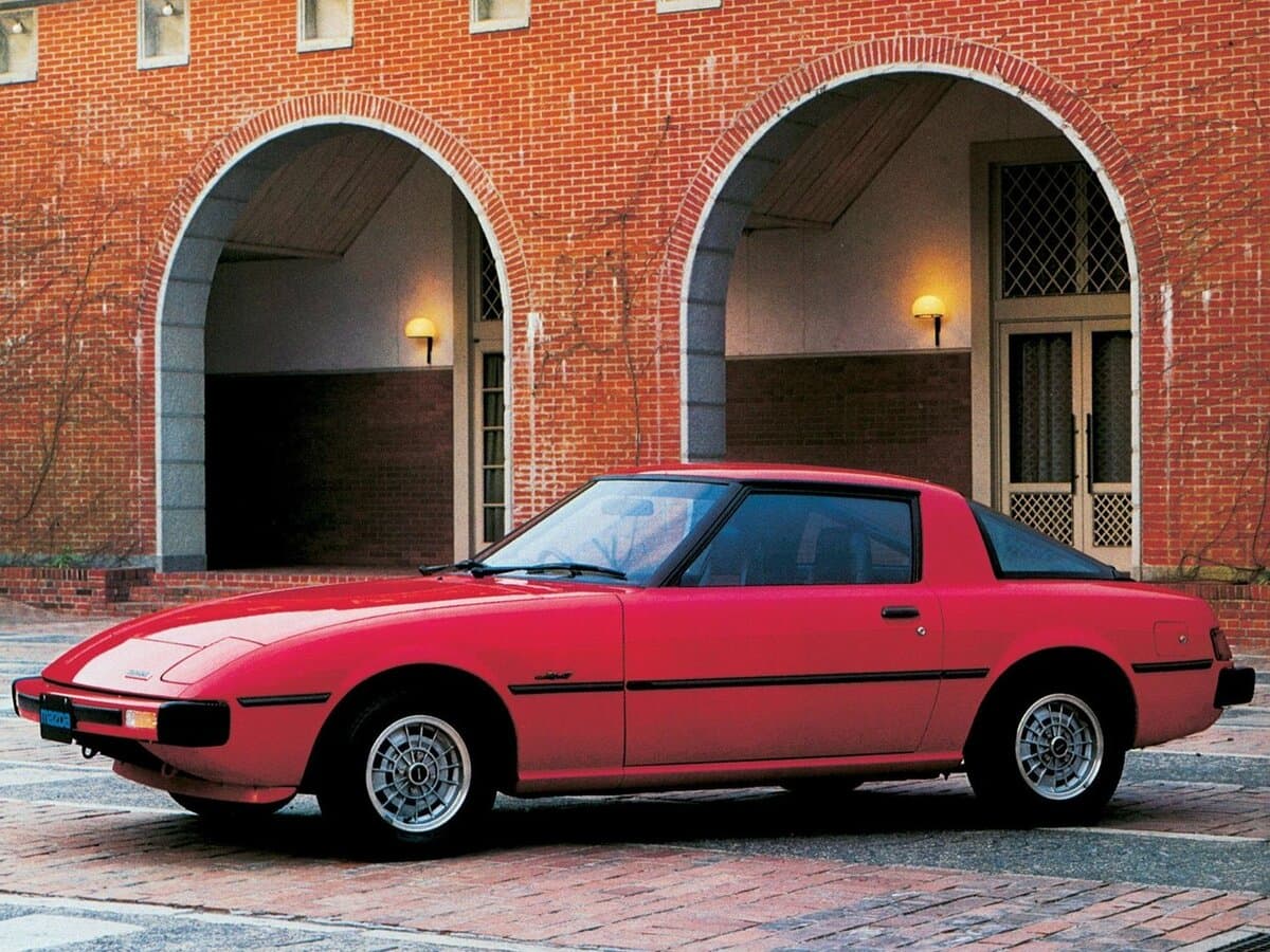 Mazda RX-7 I (SA) — Yandan