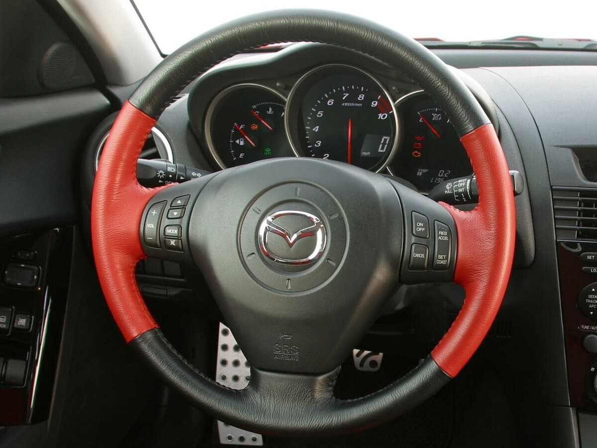 Mazda RX-8 I — Sükan