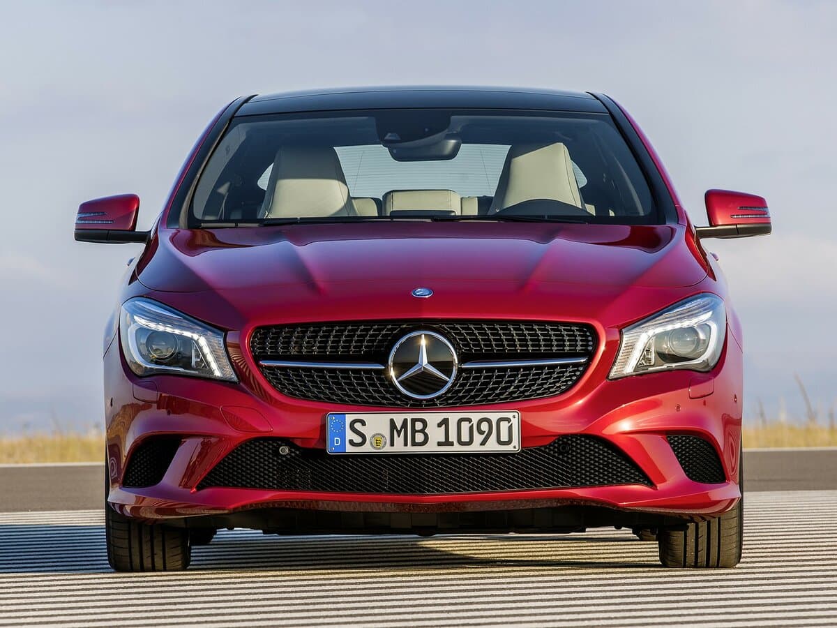Mercedes-Benz CLA I (C117, X117) — Öndən