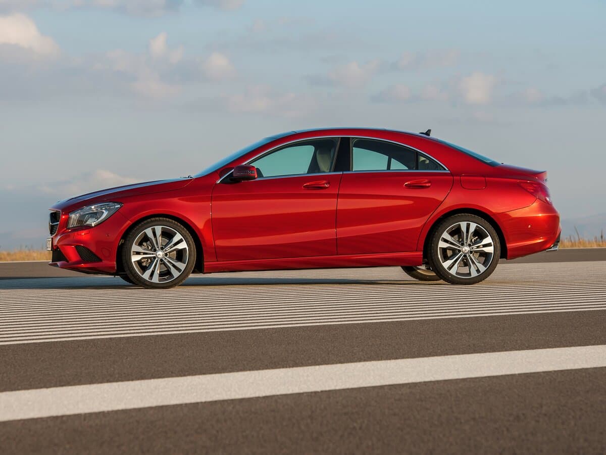 Mercedes-Benz CLA I (C117, X117) — Yandan