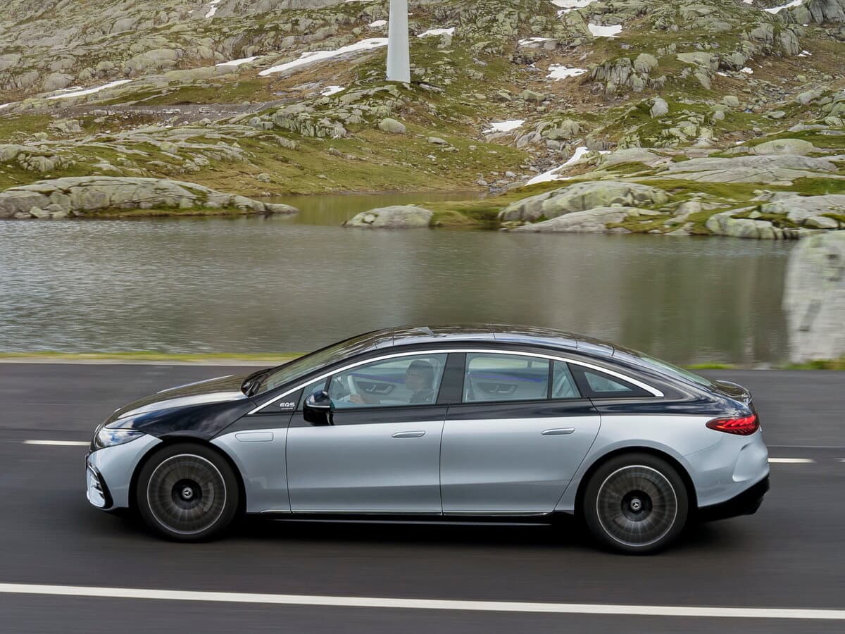 Mercedes-Benz EQS I — Yandan