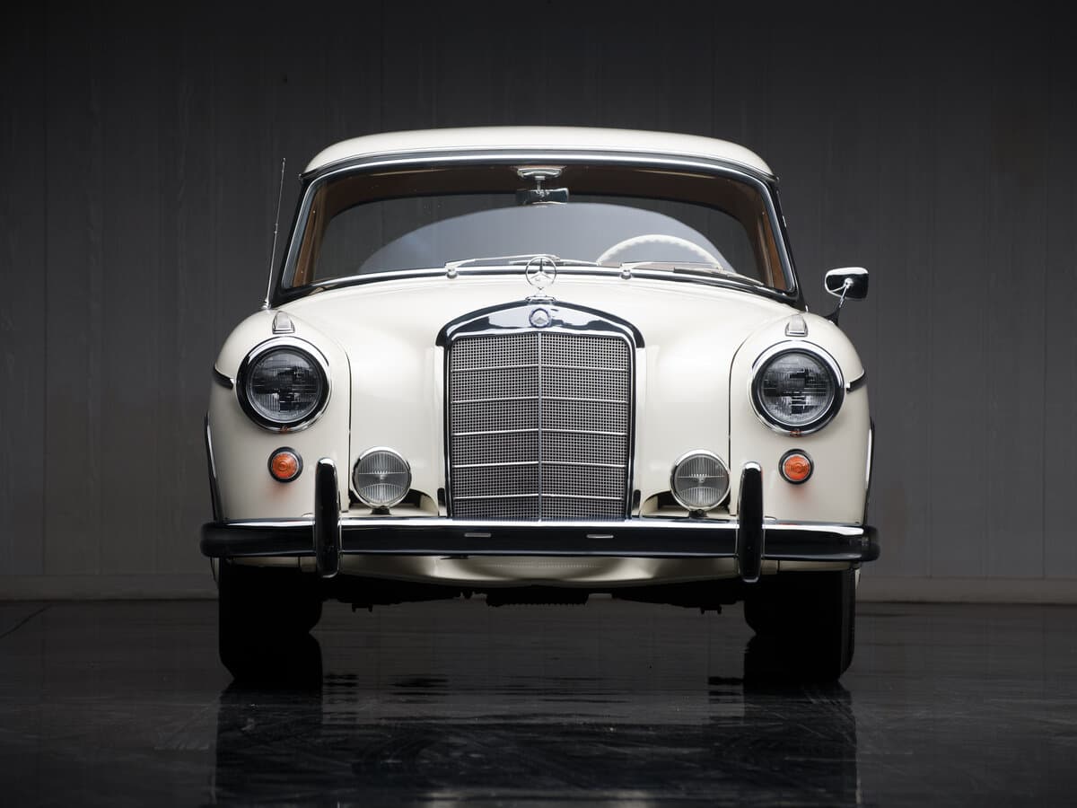 Mercedes-Benz W180 II — Öndən