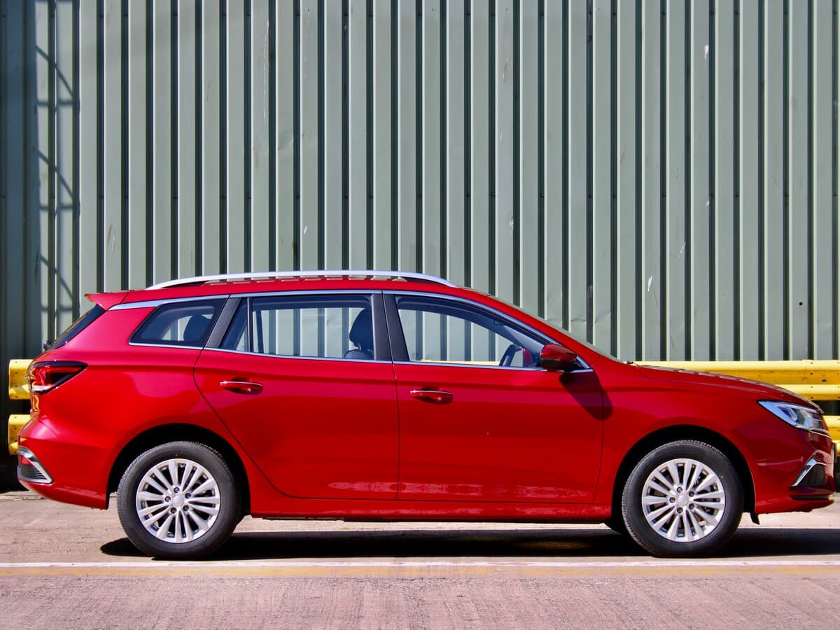 MG 5 EV I — Yandan