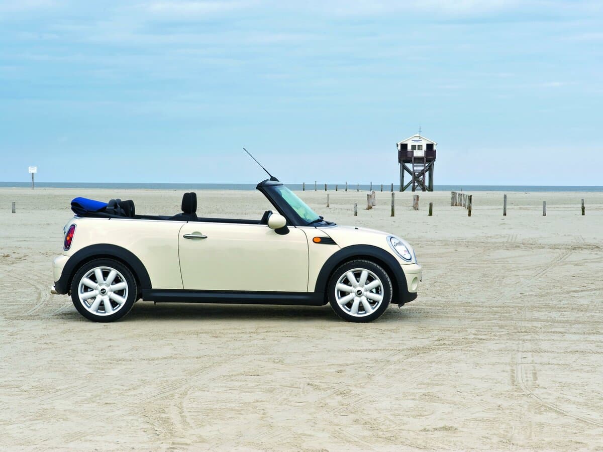 Mini Cabrio II — Yandan