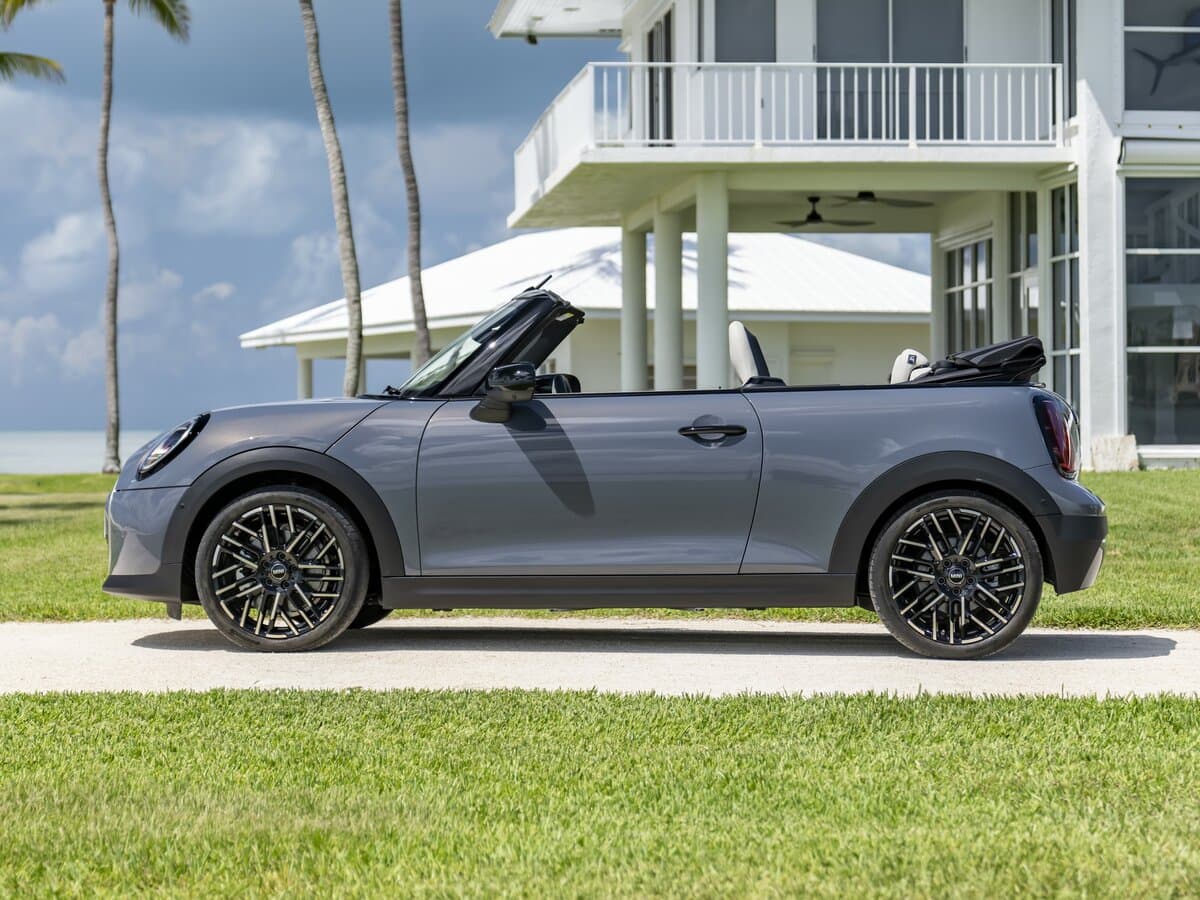 Mini Cabrio IV — Yandan