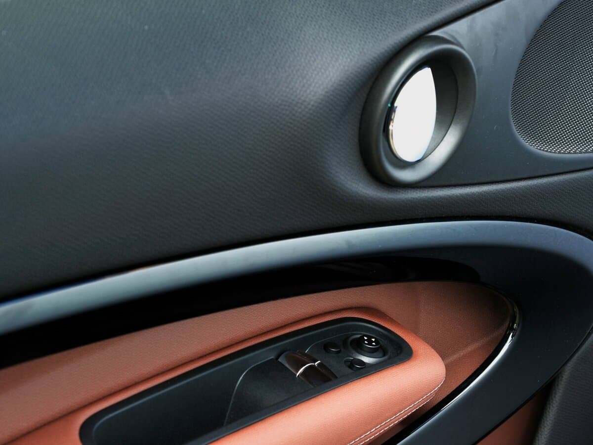 Mini Paceman I — Qapı