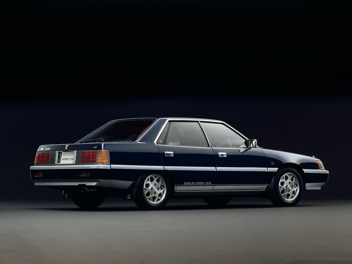 Mitsubishi Eterna V — 3/4 arxadan