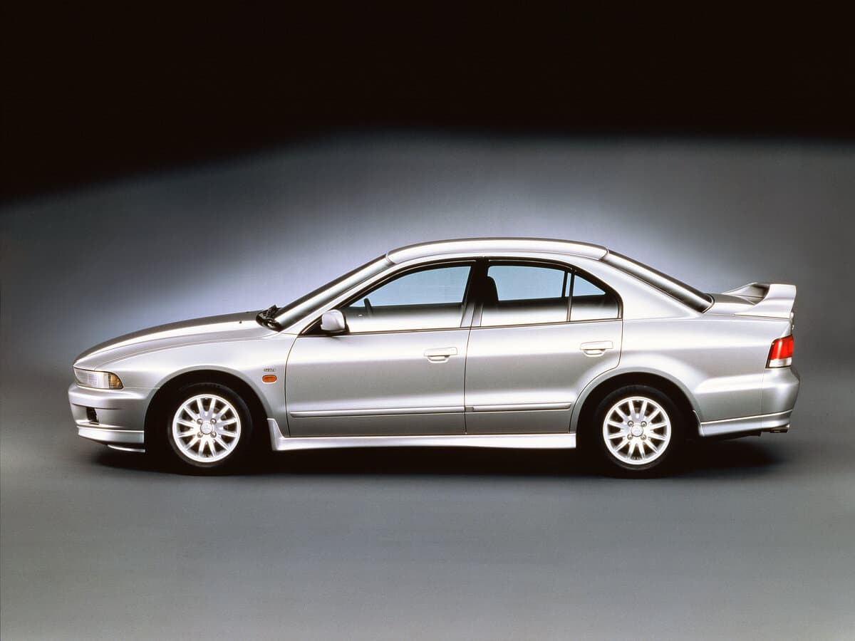 Mitsubishi Galant VIII — Yandan