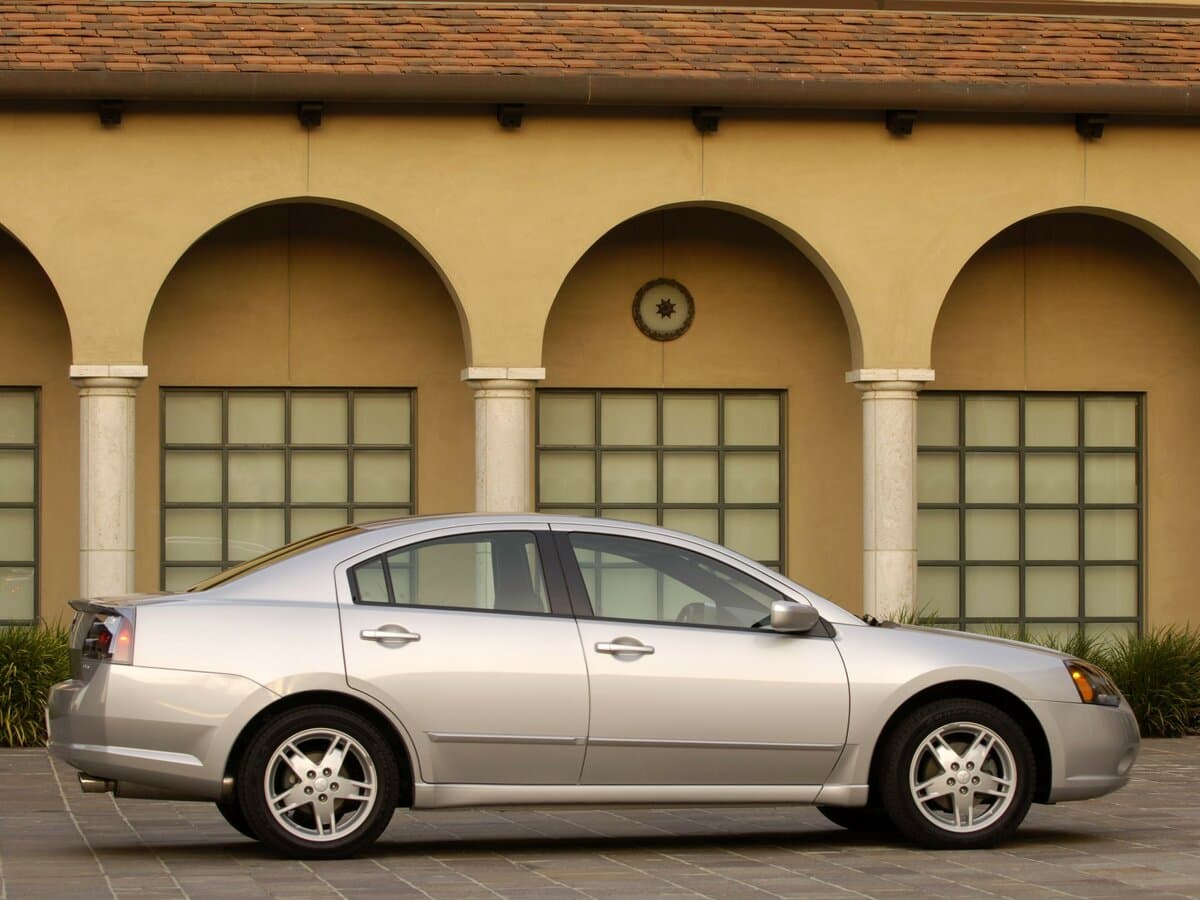 Mitsubishi Galant IX — Yandan